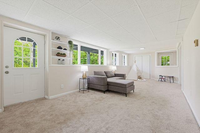 6 Bond Rd, Charlton, MA 01507