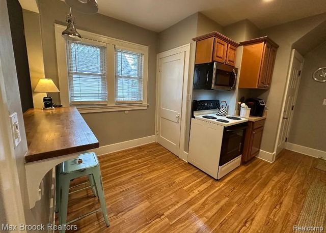 406 E 6th Street, Royal Oak, MI 48067