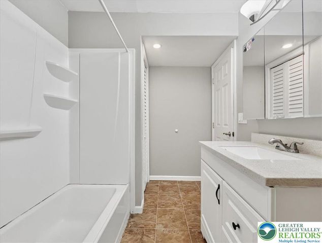 612 Mountain View Way, Lehman Twp, PA 18324