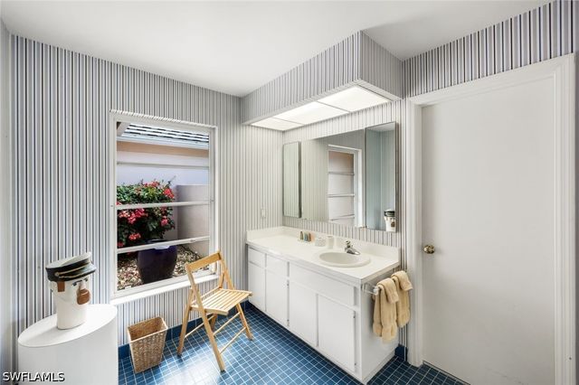 330 BALD EAGLE DR 2, Naples, FL 34105