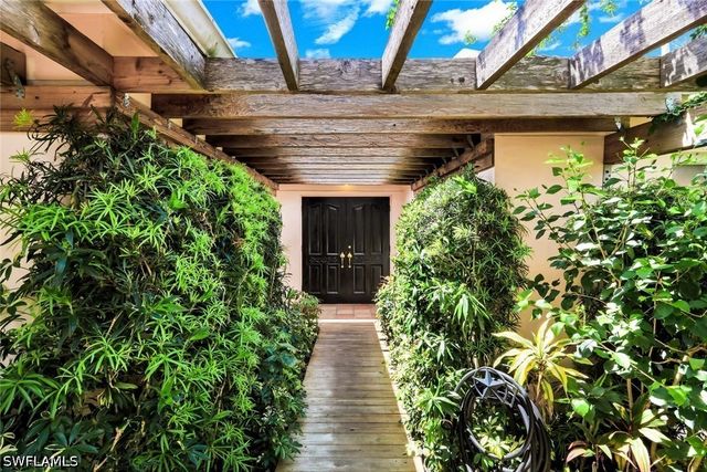 330 BALD EAGLE DR 2, Naples, FL 34105