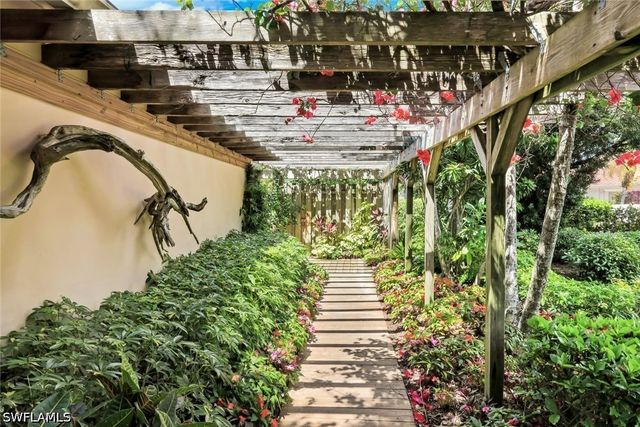 330 BALD EAGLE DR 2, Naples, FL 34105