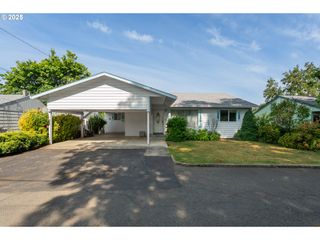 154 W Hickory St, Roseburg, OR 97471
