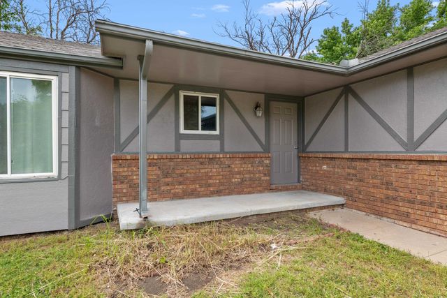 6707 E Pepperwood Ct, Wichita, KS 67226