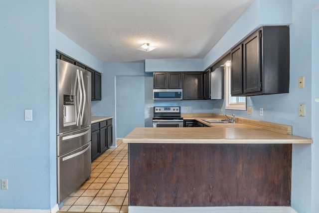 6707 E Pepperwood Ct, Wichita, KS 67226