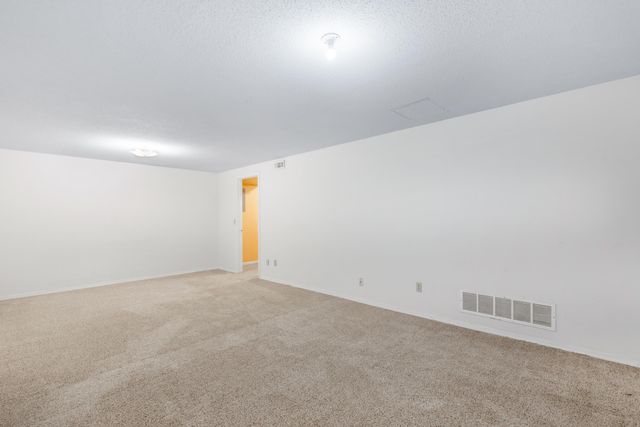 6707 E Pepperwood Ct, Wichita, KS 67226