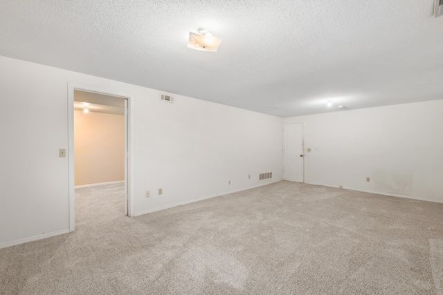 6707 E Pepperwood Ct, Wichita, KS 67226
