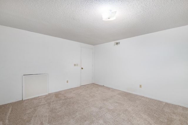 6707 E Pepperwood Ct, Wichita, KS 67226