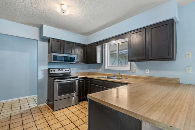 6707 E Pepperwood Ct, Wichita, KS 67226