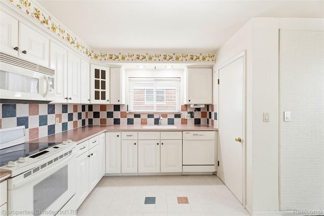 1330 N Custer Avenue, Clawson, MI 48017