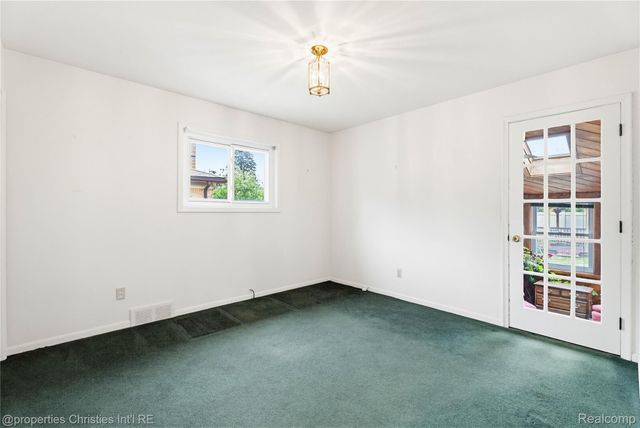 1330 N Custer Avenue, Clawson, MI 48017
