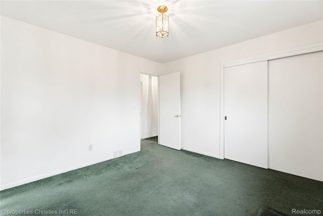1330 N Custer Avenue, Clawson, MI 48017