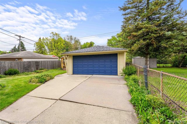 1330 N Custer Avenue, Clawson, MI 48017