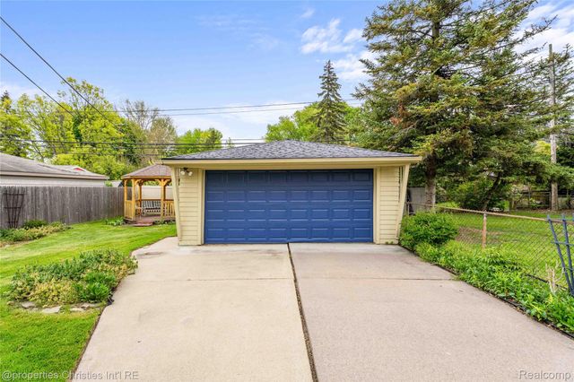 1330 N Custer Avenue, Clawson, MI 48017