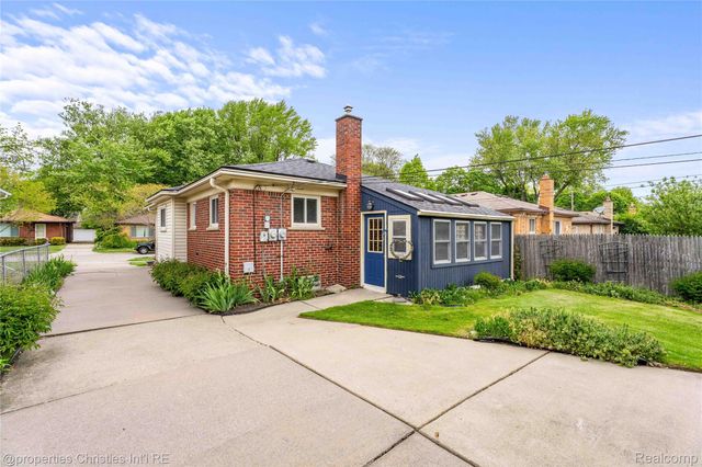 1330 N Custer Avenue, Clawson, MI 48017