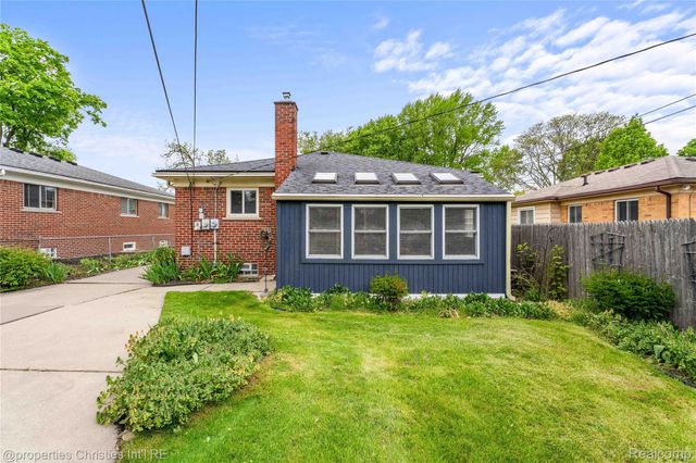 1330 N Custer Avenue, Clawson, MI 48017