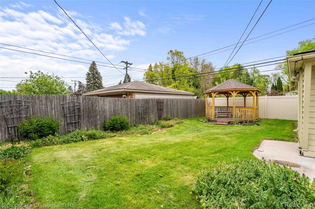 1330 N Custer Avenue, Clawson, MI 48017