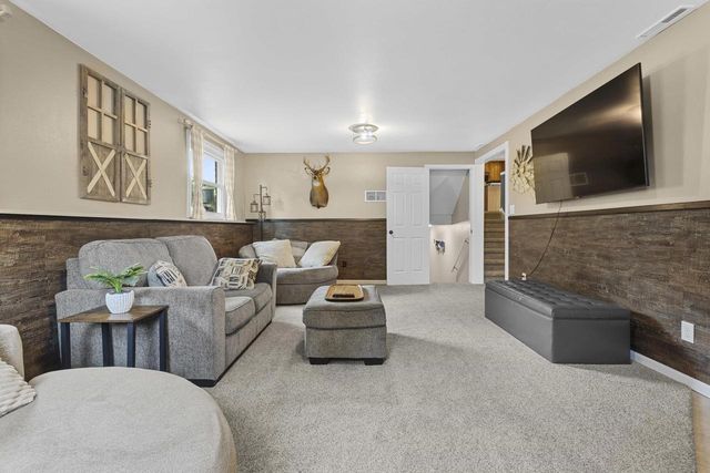 1396 PONDEROSA AVENUE, Green Bay, WI 54313