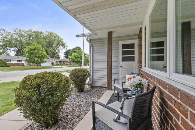1396 PONDEROSA AVENUE, Green Bay, WI 54313