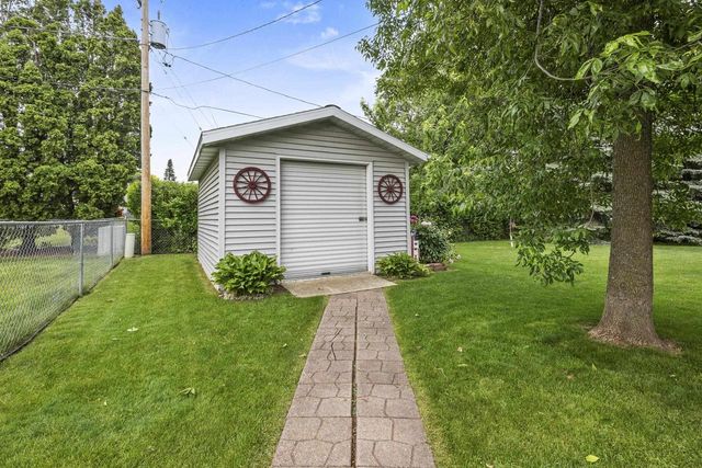 1396 PONDEROSA AVENUE, Green Bay, WI 54313