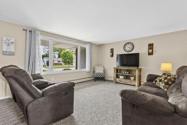 1396 PONDEROSA AVENUE, Green Bay, WI 54313