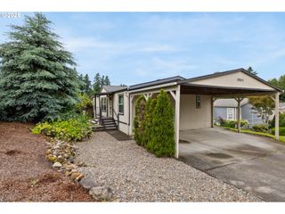 18013 S GREENFIELD Dr, Oregon City, OR 97045