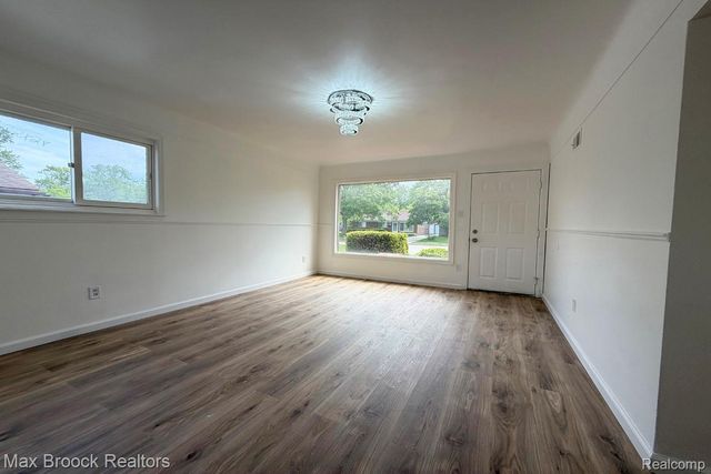 28521 Sutherland Street, Southfield, MI 48076