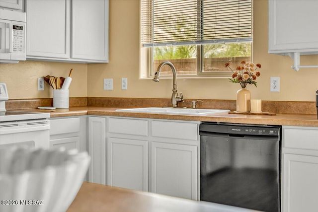 5359 N Willow Thicket Way, Tucson, AZ 85704