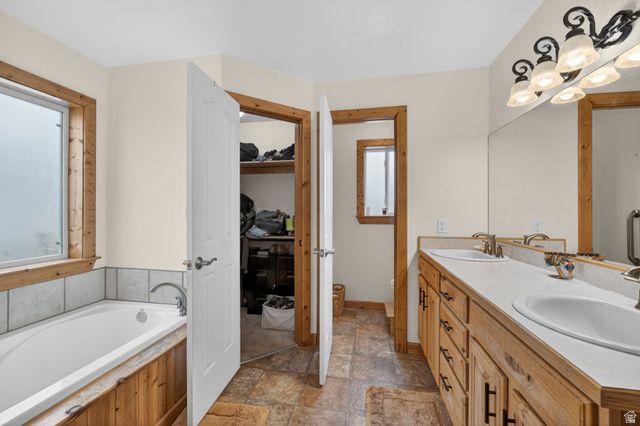 3492 E KERBY LN, Moab, UT 84532