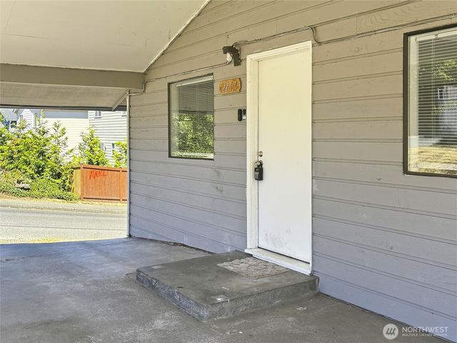 2719 S 125th Street, Seattle, WA 98168