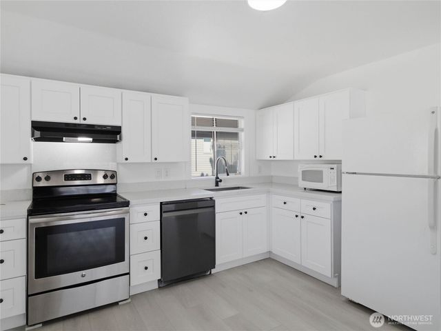 2719 S 125th Street, Seattle, WA 98168