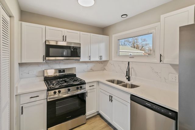 2302 Madonna Avenue, Joliet, IL 60436