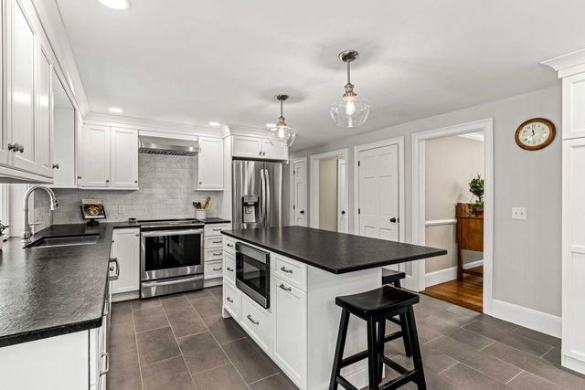 75 Birkdale Road, Bedford, NH 03110