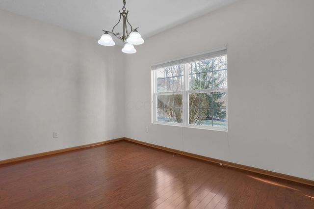 9073 Polaris Lakes Drive, Columbus, OH 43240