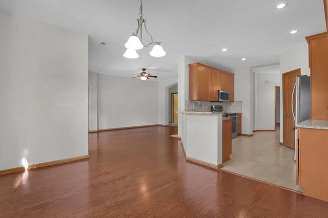 9073 Polaris Lakes Drive, Columbus, OH 43240