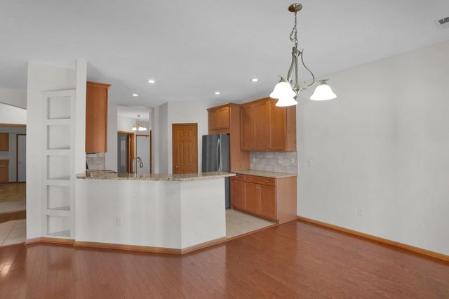 9073 Polaris Lakes Drive, Columbus, OH 43240