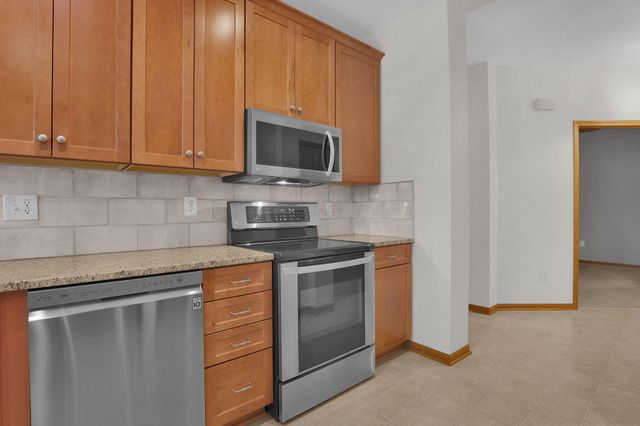 9073 Polaris Lakes Drive, Columbus, OH 43240