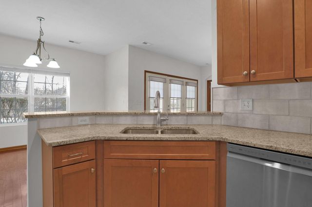 9073 Polaris Lakes Drive, Columbus, OH 43240