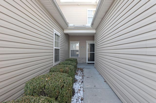 9073 Polaris Lakes Drive, Columbus, OH 43240