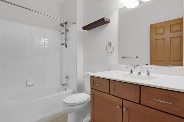 9073 Polaris Lakes Drive, Columbus, OH 43240