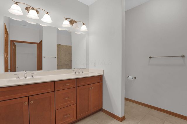 9073 Polaris Lakes Drive, Columbus, OH 43240