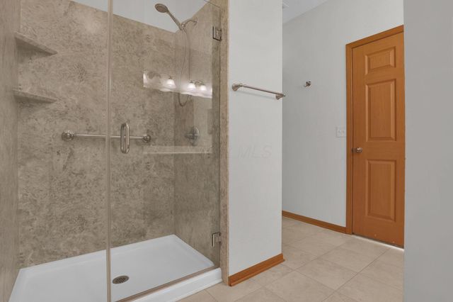 9073 Polaris Lakes Drive, Columbus, OH 43240