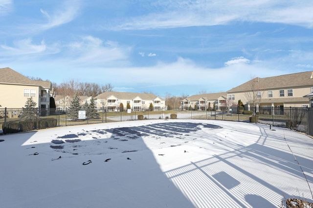 9073 Polaris Lakes Drive, Columbus, OH 43240