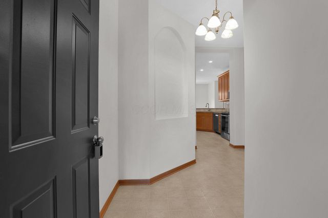 9073 Polaris Lakes Drive, Columbus, OH 43240