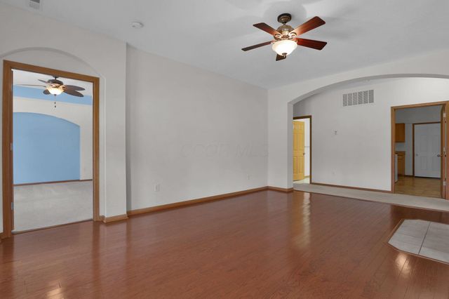 9073 Polaris Lakes Drive, Columbus, OH 43240