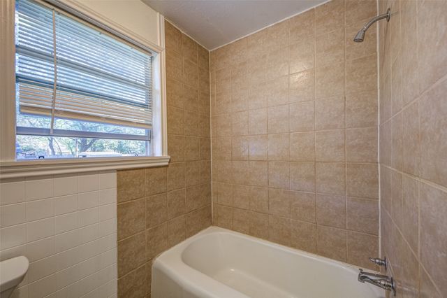 1408 N Business 287, Decatur, TX 76234