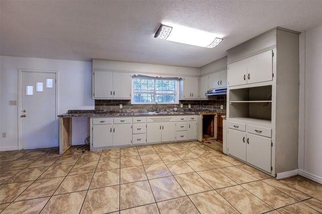 1408 N Business 287, Decatur, TX 76234