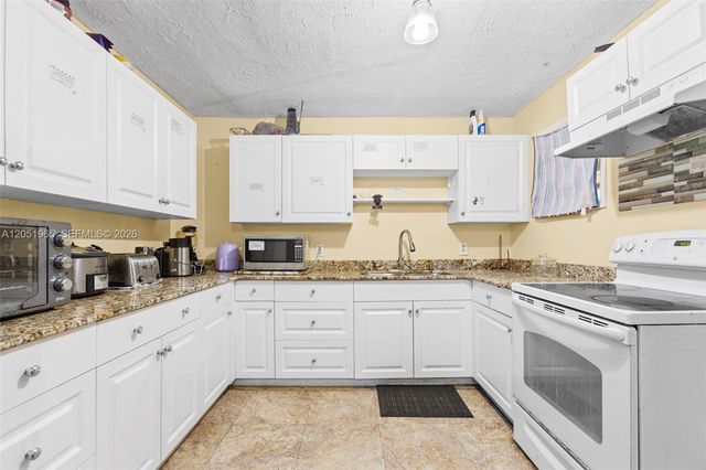 3108 Mura Dr, Fort Pierce, FL 34982