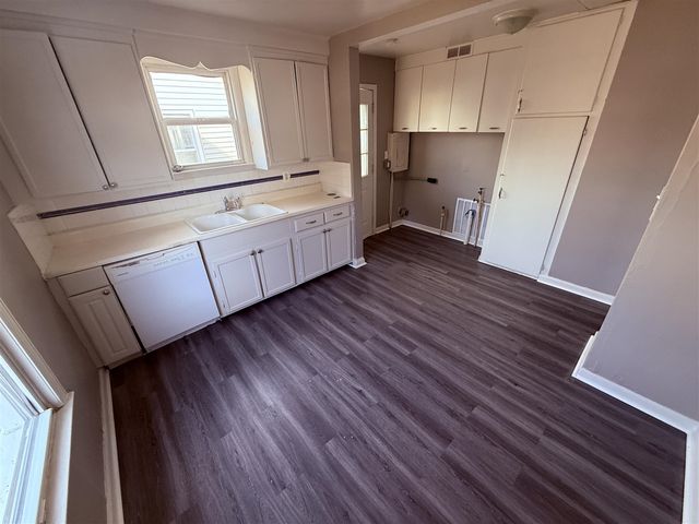 28908 Maple Street, Roseville, MI 48066