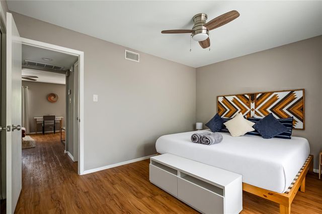5215 Saint Georges GRN B, Austin, TX 78745